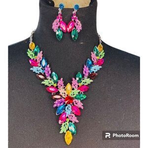 Fashion Jewelry Radiant Gemstone Statement Necklace Set with Earrings Multicolor